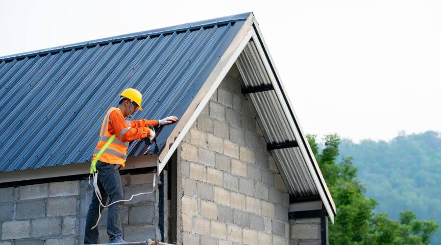 Professional gutter cleaning in Mora, MO